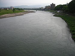 Río Abukuma, ciudad de Fukushima, Japón.JPG