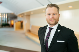 <span class="mw-page-title-main">Alexander Christiansson</span> Swedish politician (born 1981)