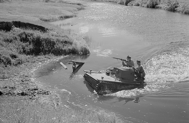 File:Amphibious-vehicle-Finland-1942.jpg