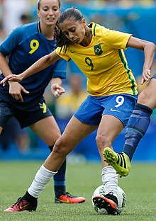 Andressa Alves da Silva - Brasil e Suécia no Maracanã (28746917250).jpg