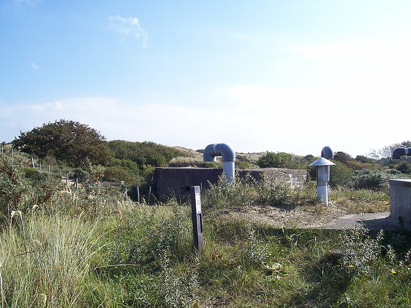 File:Atlantikwall (bunkers) Katwijk bij het waterleidingbedrijf in Katwijk, zuidduinen.jpg