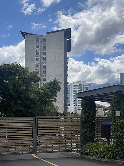 Cómo llegar a Azenza Towers en transporte público - Sobre el lugar