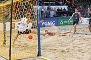 Deutsch: Beachhandball Europameisterschaften 2019 (Beach handball Euro); Tag 6: 7. Juli 2019 – Spiel um Platz Drei, Männer, Ungarn-Russland 2:0 (26:20, 23:22) English: Beach handball Euro; Day 6: 7 July 2019 – Men's Bronze Medal Match – Hungary-Russia 2:0 (26:20, 23:22)