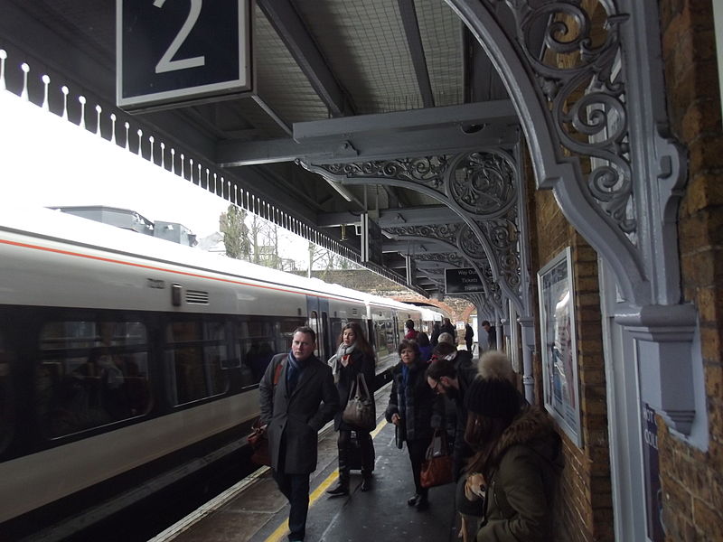 File:Beckenham Junction platform en train 2015.jpg