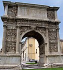 שער טראיאנוס בבנוונטו, מוצא ויה טראיאנה