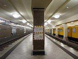 Berlin - U-Bahnhof Mehringdamm (20650017993) .jpg