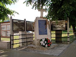 Polski: Biłgoraj - pomnik żołnierzy Armii Krajowej, Batalionów Chłopskich i Armii Ludowej oraz ludności cywilnej English: Biłgoraj - memorial to civilians, soldiers of Armia Krajowa, Bataliony Chłopskie and Armia Ludowa