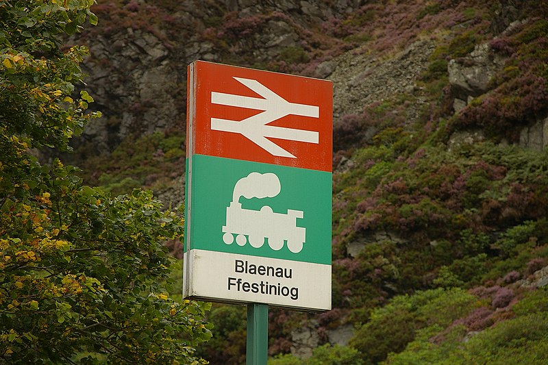 File:Blaenau Ffestiniog railway station MMB 03.jpg