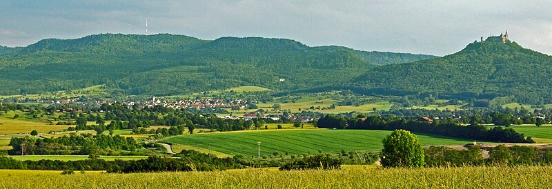 File:Boll und die Burg Hohenzollern von Sickingen.jpg