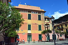 Palazzo Paganetto in piazza Brigata Cento Croci