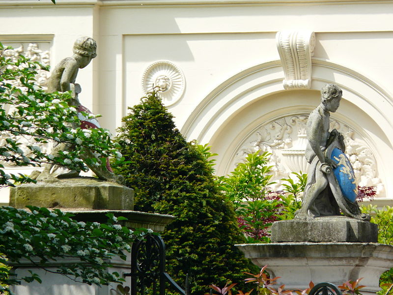 File:Boys with shields, St John's Lodge Garden.JPG