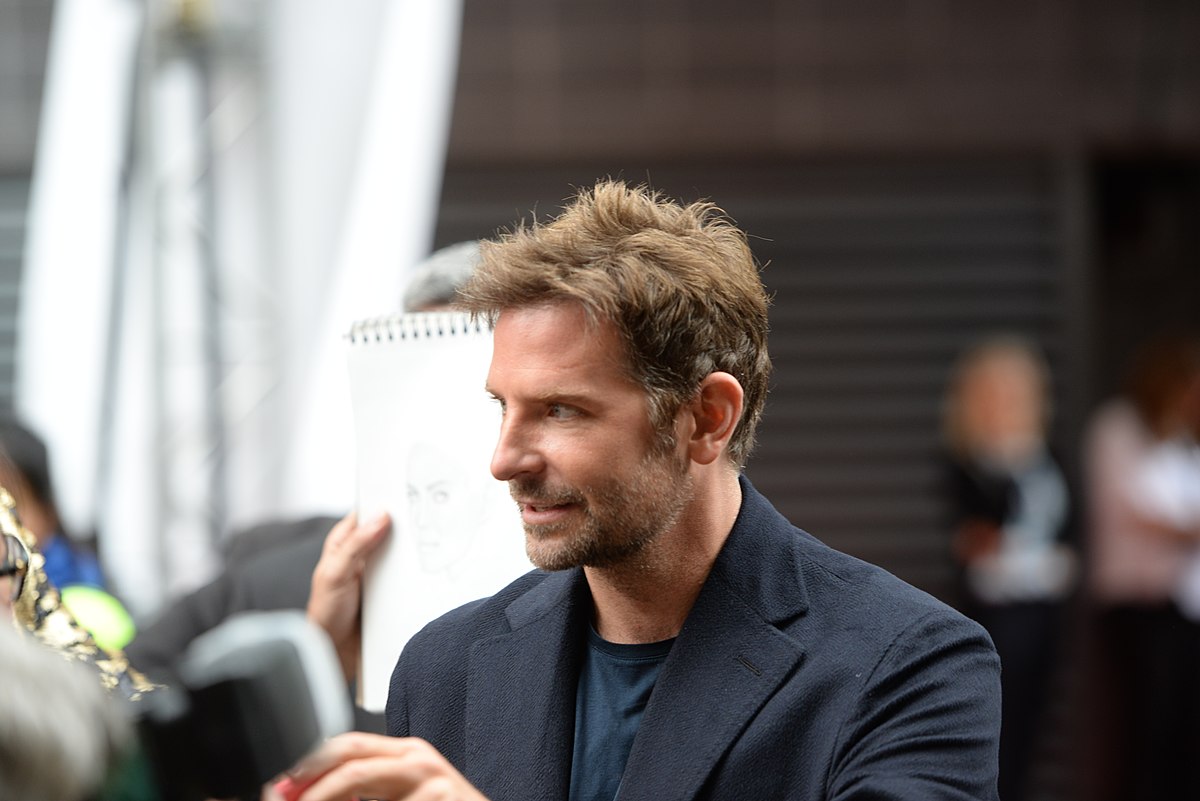 La nouvelle montre portée par Bradley Cooper à Paris va secouer le