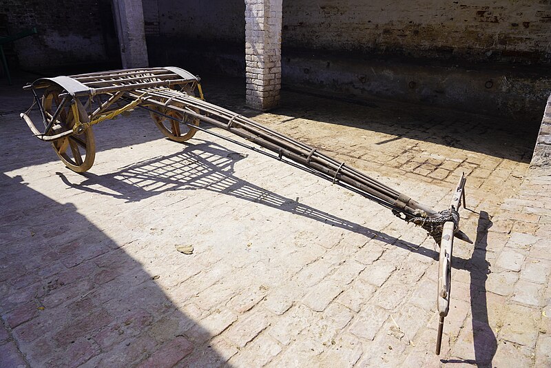 File:Bullock cart at Ulatpur.jpg