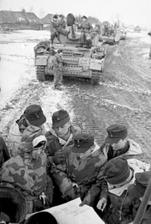 Bundesarchiv Bild 101I-090-3911-07, Russland, Kolonne von Panzer IV.jpg