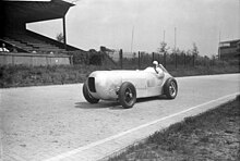 SSKL Streamliner Bundesarchiv Bild 102-13498, Berlin, Manfred von Brauchitsch mit Mercedes.jpg