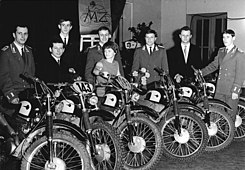 Bundesarchiv Bild 183-G0128-0018-001, Zschopau, cena sportovce roku.jpg