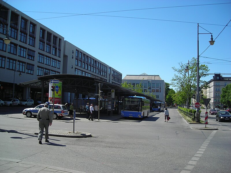 File:Bushaltestellen Ostbahnhof.JPG