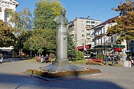 Пам'ятник Михайлу Коцюбинському у Харкові.