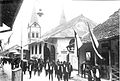 COLLECTIE TROPENMUSEUM Mensen komen uit de kerk op Ambon TMnr 60014187.jpg