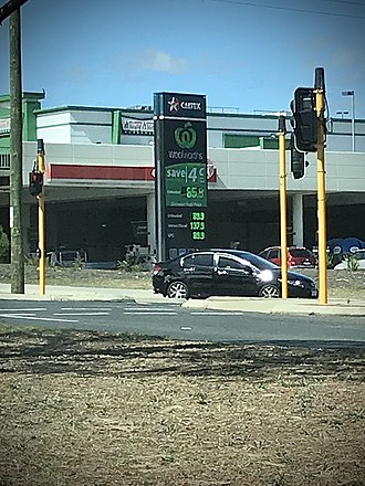 Caltex/Woolworths Petrol Station Signage in April 2020 Caltex Woolworths Petrol Station From Curb-side in 2020.jpg