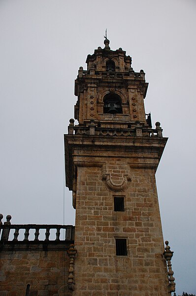 File:Campanario da Catedral de Mondoñedo 21IX2013.JPG