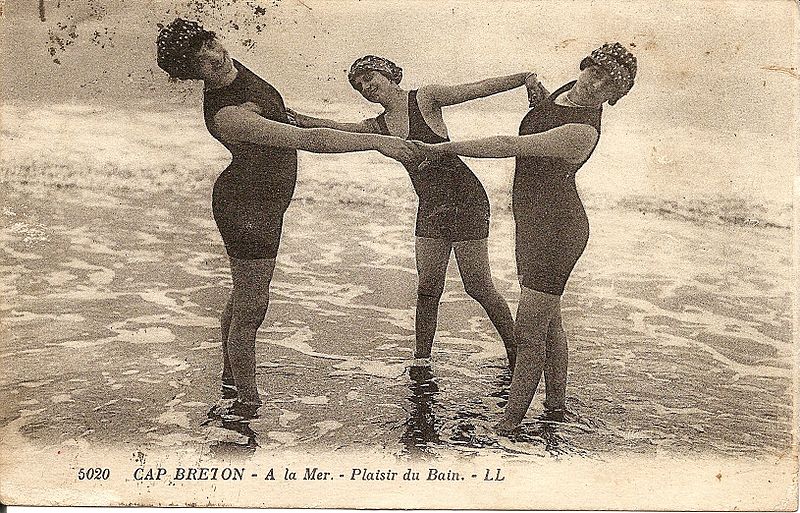 File:Capbreton - à la Mer - Plaisir du bain.jpg