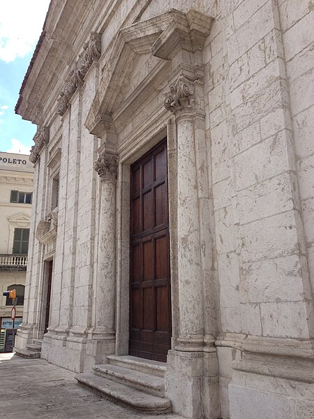 File:Chiesa di San Filippo Neri. Spoleto 2.jpg