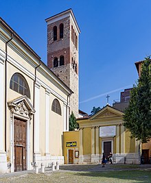 The bell tower Chiesa di San Giacomo e San Faustino Brescia.jpg