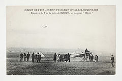 Circuit de l'Est - Champ d'Aviation d'Issy-les-Moulineaux - Départ de Busson sur Monoplan "Blériot" (7843391622).jpg