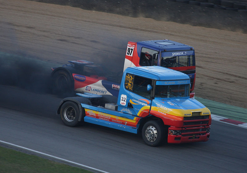 File:Close truck racing - Flickr - exfordy.jpg