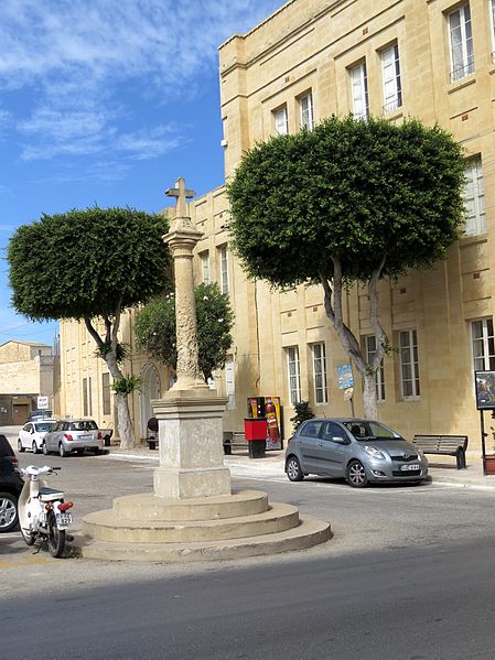 File:Cross Piazza Augustine, Victoria, Gozo.jpg