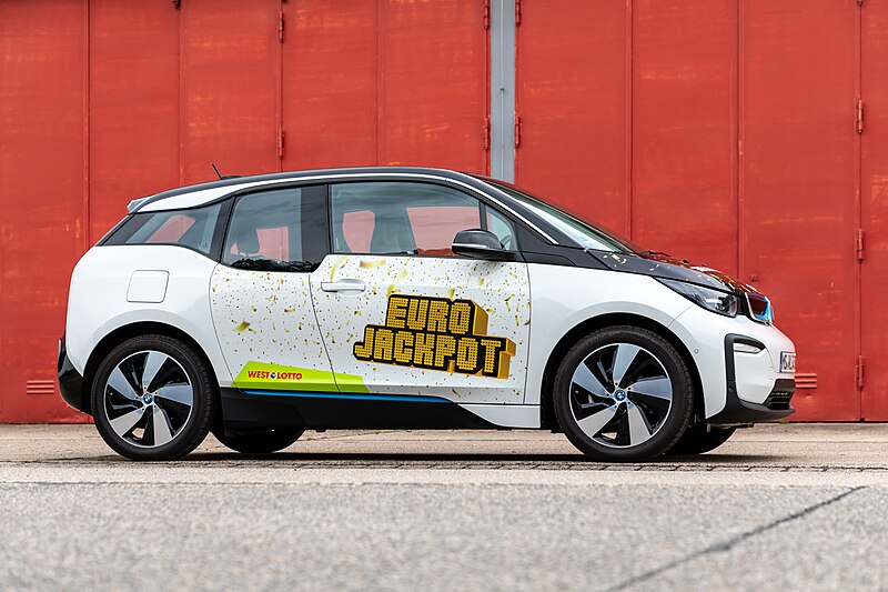 File:Dülmen, Gewerbepark "St. Barbara", BMW i3 -- 2019 -- 7495.jpg