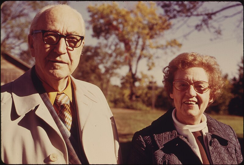 File:DR. AND MRS. KARL MENNINGER ATTENDING THE SECOND ANNUAL TALLGRASS PRAIRIE NATIONAL PARK CONFERENCE HELD AT ELMDALE... - NARA - 557149.jpg