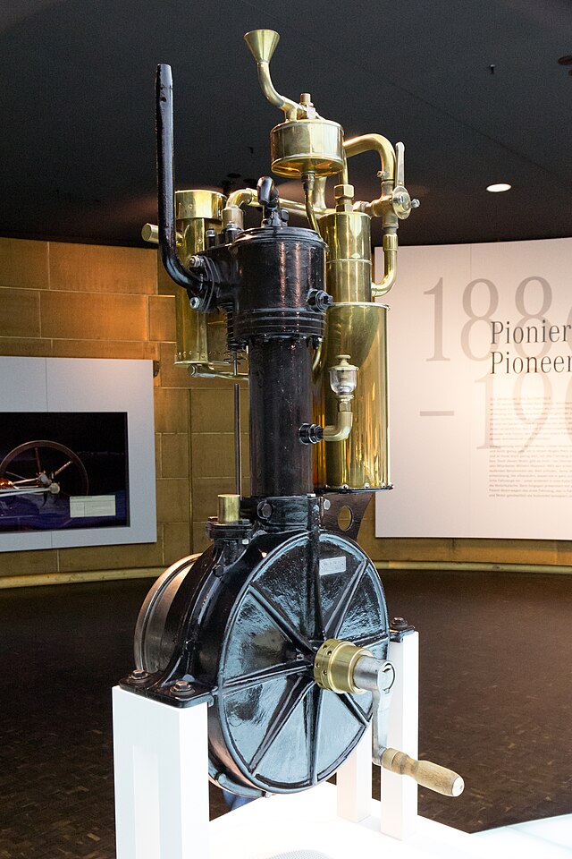 File:Daimler Standuhr engine 3 Mercedes-Benz Museum.jpg - Wikimedia Commons