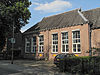 Voormalig school met kruisgebouw