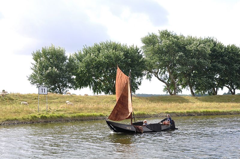 File:De zalmdrijver WM15 onderweg naar huis op het Kanaal door Walcheren (03).JPG