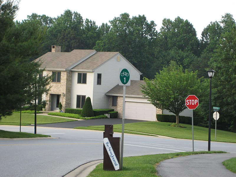 File:Delaware Bicycle Route 1 - Middleton Drive.jpg
