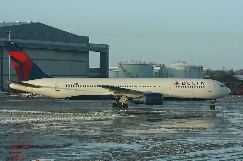 File:Delta Airlines Boeing 767 N153DL (8442805130).jpg