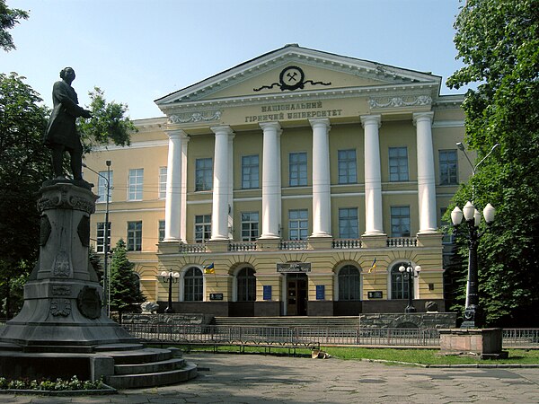 The main building of the National Mining University is located on Karl Marx Prospect, Dnipro's main urban thoroughfare. Dnipro NGU.jpg
