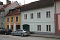 Čeština: Vesnice Rychnov nad Malší, část obce Dolní Dvořiště v okrese Český Krumlov. Vpravo dům č. 39 (zelený), vlevo č. 38 (žlutý) na návsi.