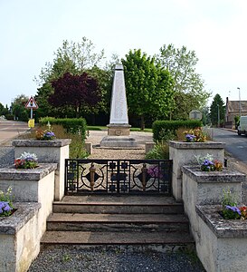 Domats-FR-89-monument aux morts-01.JPG