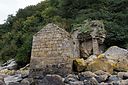 Rückseite des Brunnens Saint-Aubert (Le Mont-Saint-Michel, Manche, Frankreich) .jpg