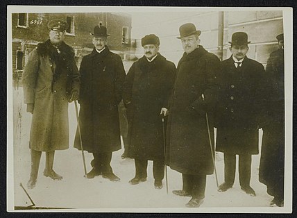 Duits-Oostenrijkse-Turkse onderhandelingsdelegatie te Brest-Litowsk.jpg