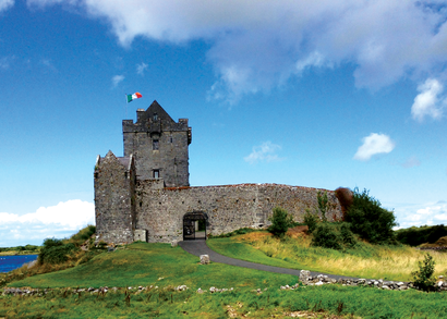 How to get to Dunguaire Castle with public transit - About the place