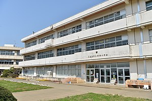 小美玉市立納場小学校の東昇降口