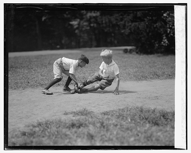 File:Eddie Johnson (sliding) and Frank Corrado, 8-25-25 LCCN2016840510.jpg