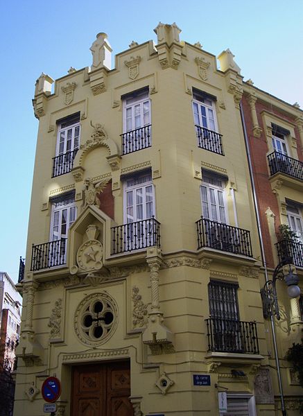 File:Edifici o casa dels Dracs, València.jpg