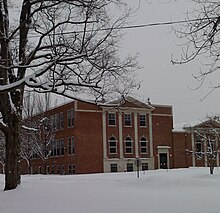 Elbridge Elementary School now on the site of the former Munro Academy Elbridge Elementary.jpg