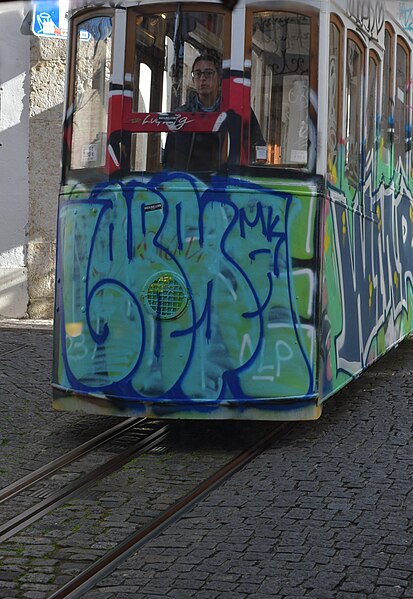 File:Elevador da Bica - Lisbon (52751409115).jpg