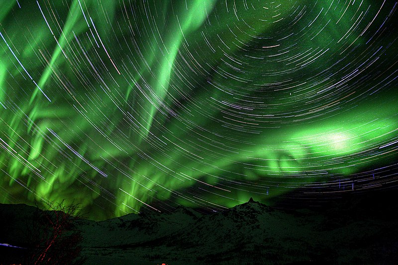 File:En Busca de Las Luces del Norte a Tromso Noruega en Marzo de 2014, en el lago helado de Kattfjordvannet - Flickr - El Coleccionista de Instantes.jpg